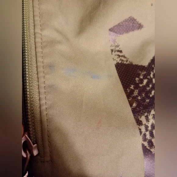 GREEN NIKE DRAWSTRING BAG AND NIKE TRACK AND FIELD SHOEBAG - Picture 4 of 14